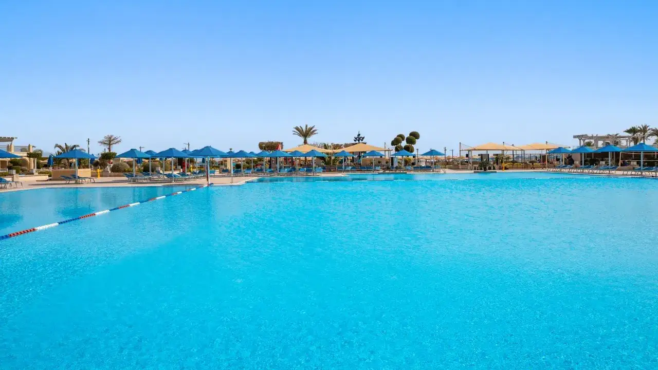 Pickalbatros White Beach Resort