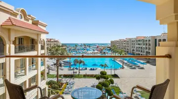 Pickalbatros White Beach Resort