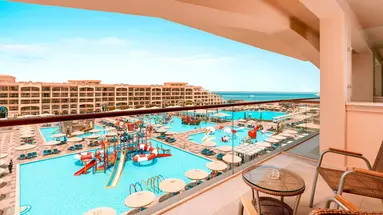 Pickalbatros White Beach Resort