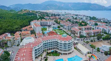 PINETA PARK DELUXE HOTEL