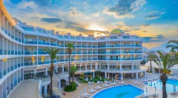 PINETA PARK DELUXE HOTEL