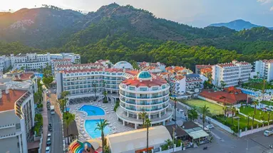 PINETA PARK DELUXE HOTEL