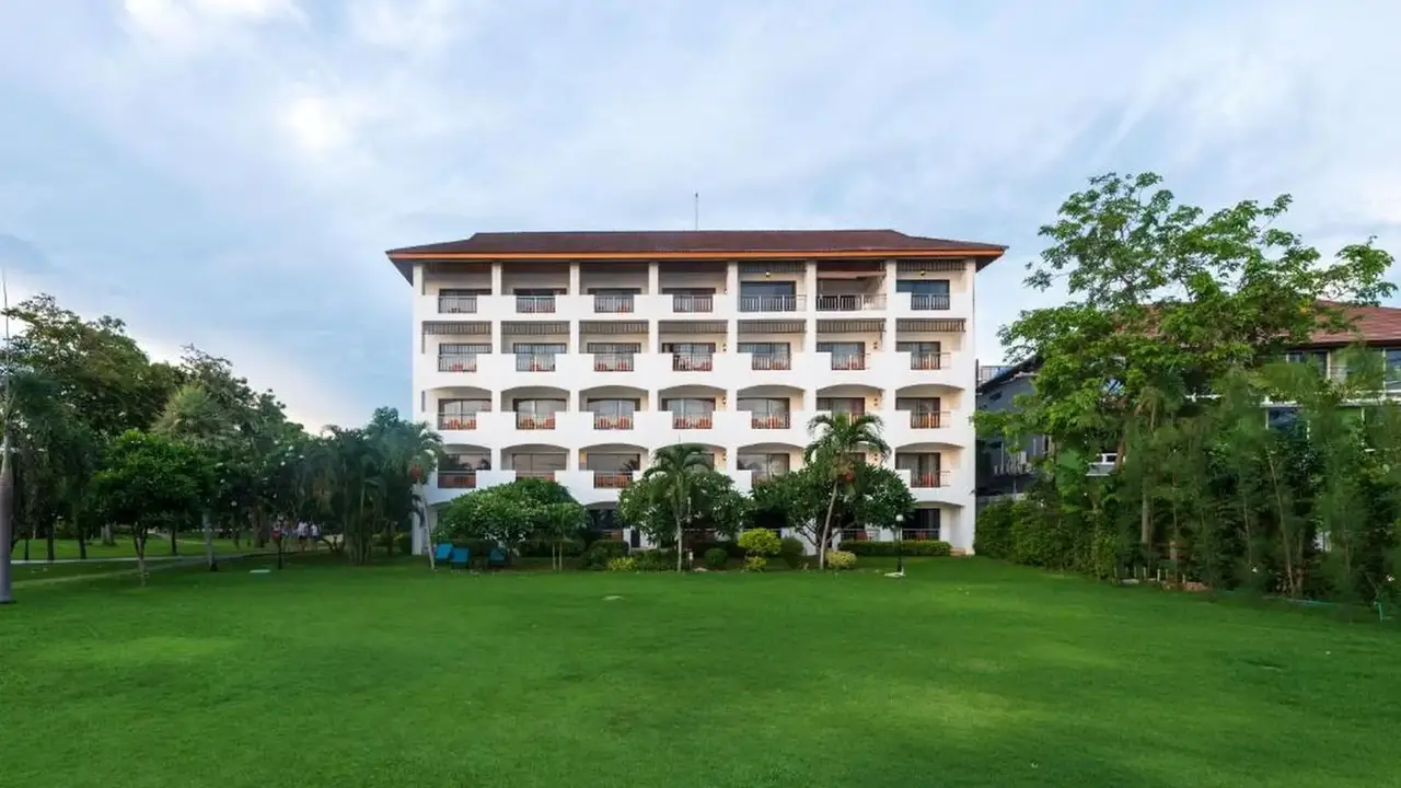 Pinnacle Grand Jomtien Resort & Beach Club
