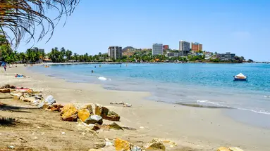 Piraci, rajskie plaże i kolonialne miasta