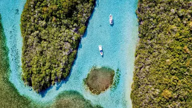 Piraci, rajskie plaże i kolonialne miasta