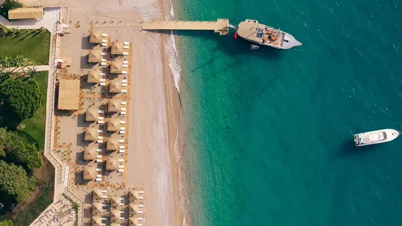 PIRATES BEACH CLUB