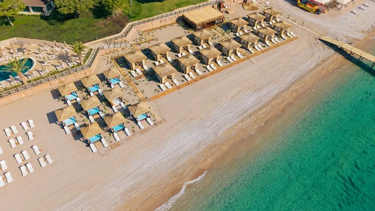 PIRATES BEACH CLUB
