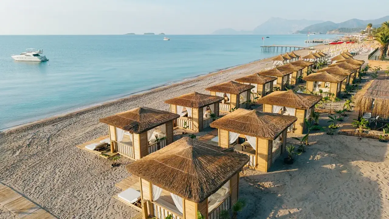 PIRATES BEACH CLUB
