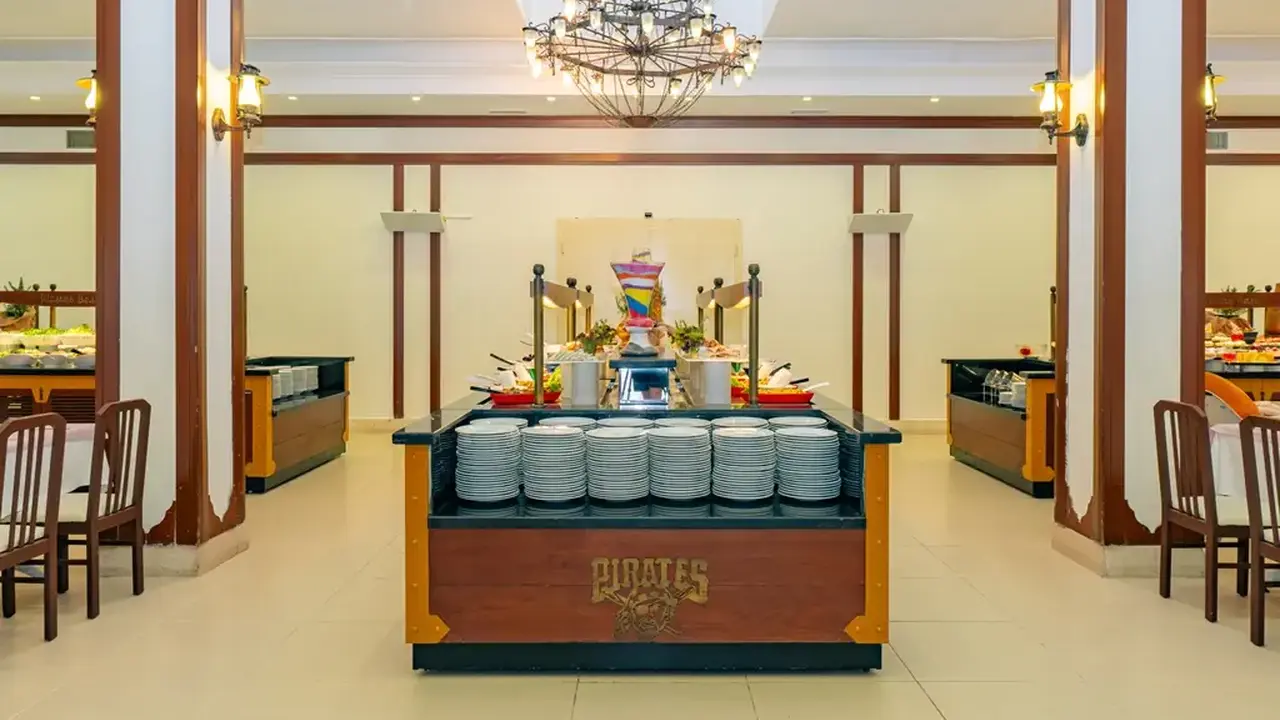 PIRATES BEACH CLUB