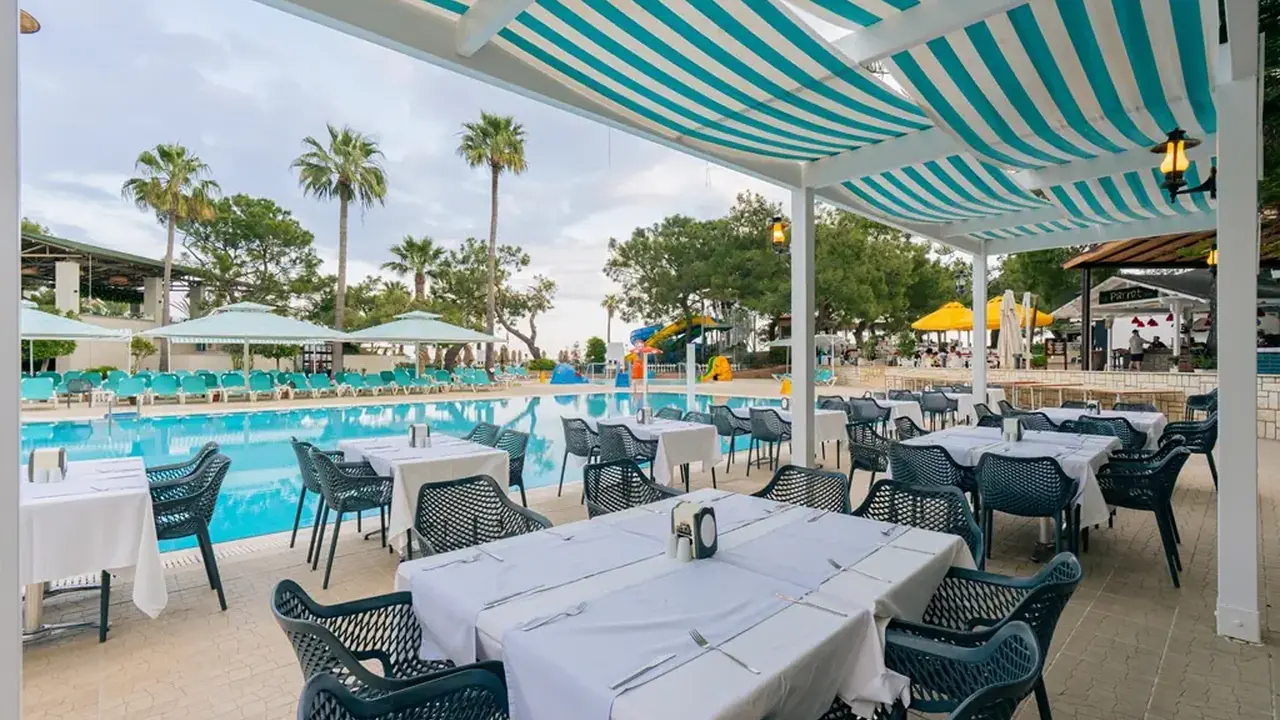PIRATES BEACH CLUB