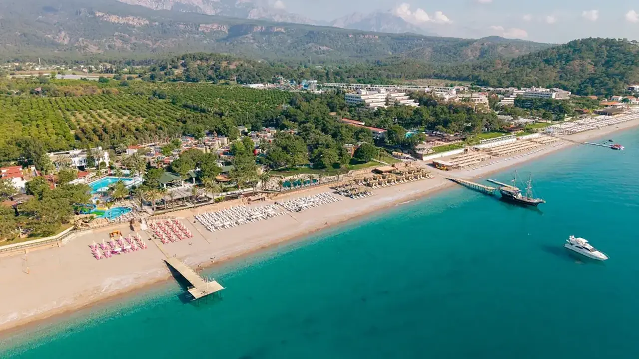PIRATES BEACH CLUB