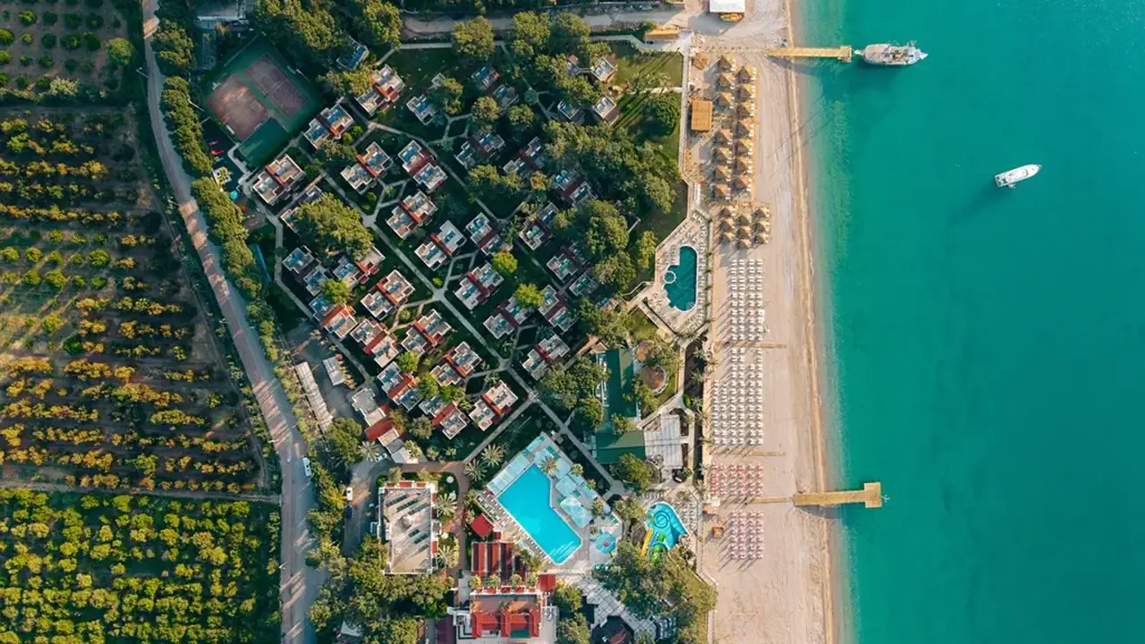 PIRATES BEACH CLUB