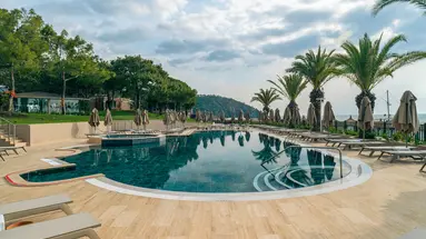 PIRATES BEACH CLUB