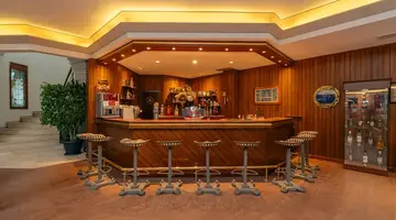 PIRATES BEACH CLUB