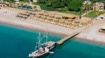 PIRATES BEACH CLUB