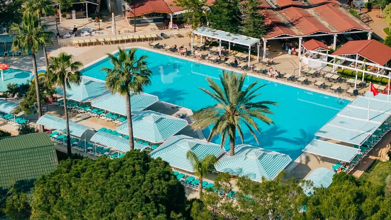 PIRATES BEACH CLUB