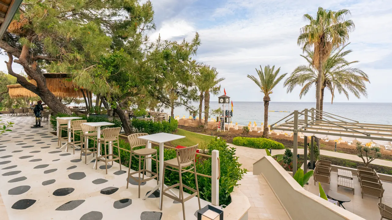 PIRATES BEACH CLUB