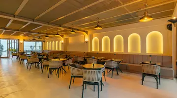 PIRATES BEACH CLUB