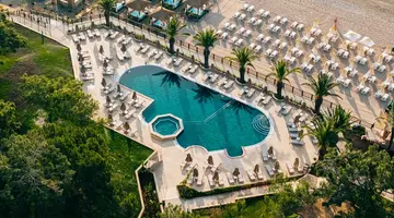 PIRATES BEACH CLUB