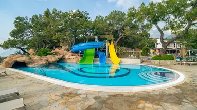 PIRATES BEACH CLUB