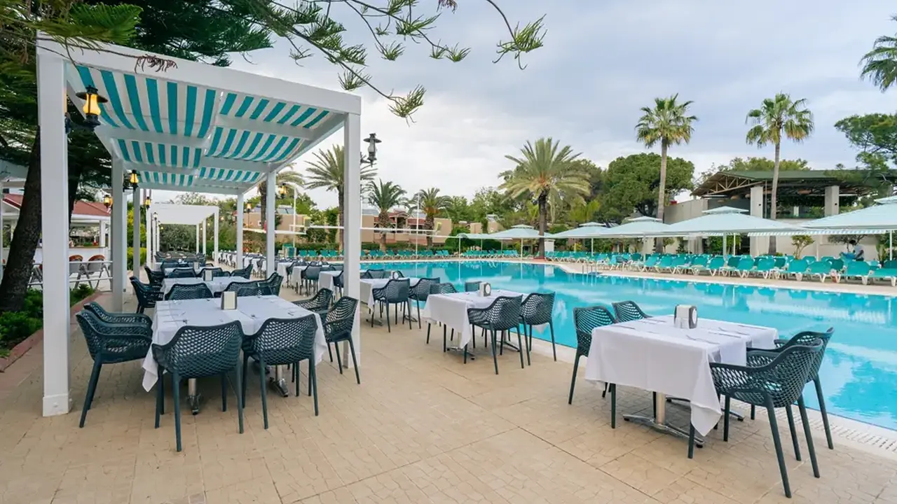 PIRATES BEACH CLUB