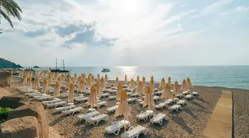 PIRATES BEACH CLUB