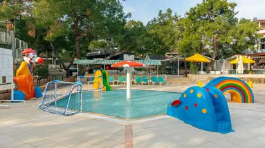 PIRATES BEACH CLUB
