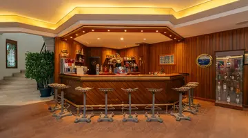 PIRATES BEACH CLUB