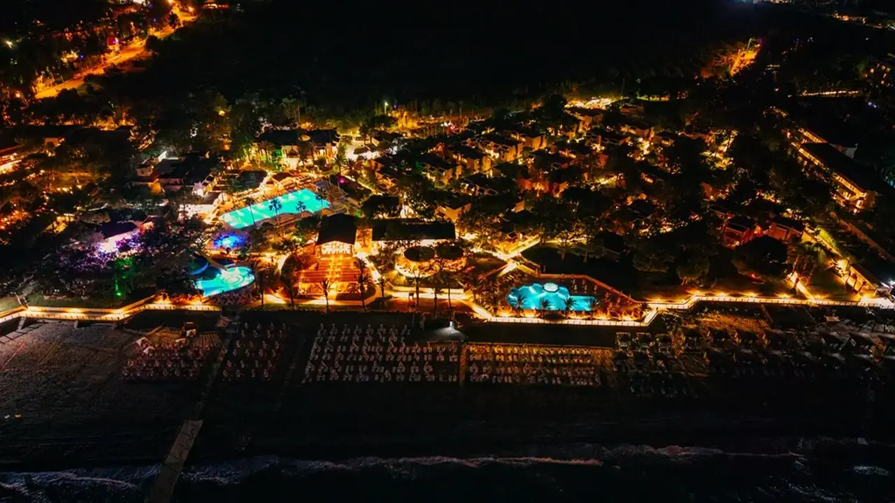PIRATES BEACH CLUB