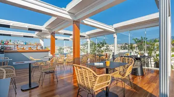 Plaka Hotel