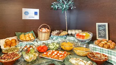 Plaka Hotel