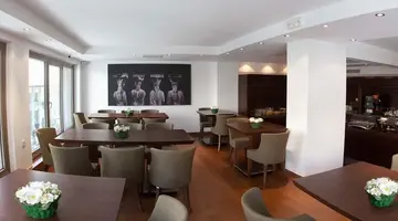 Plaka Hotel