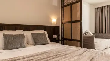 Planos Deluxe  Hotel