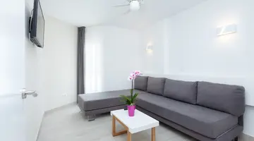 PLAYAOLID SUITES & APARTMENTS