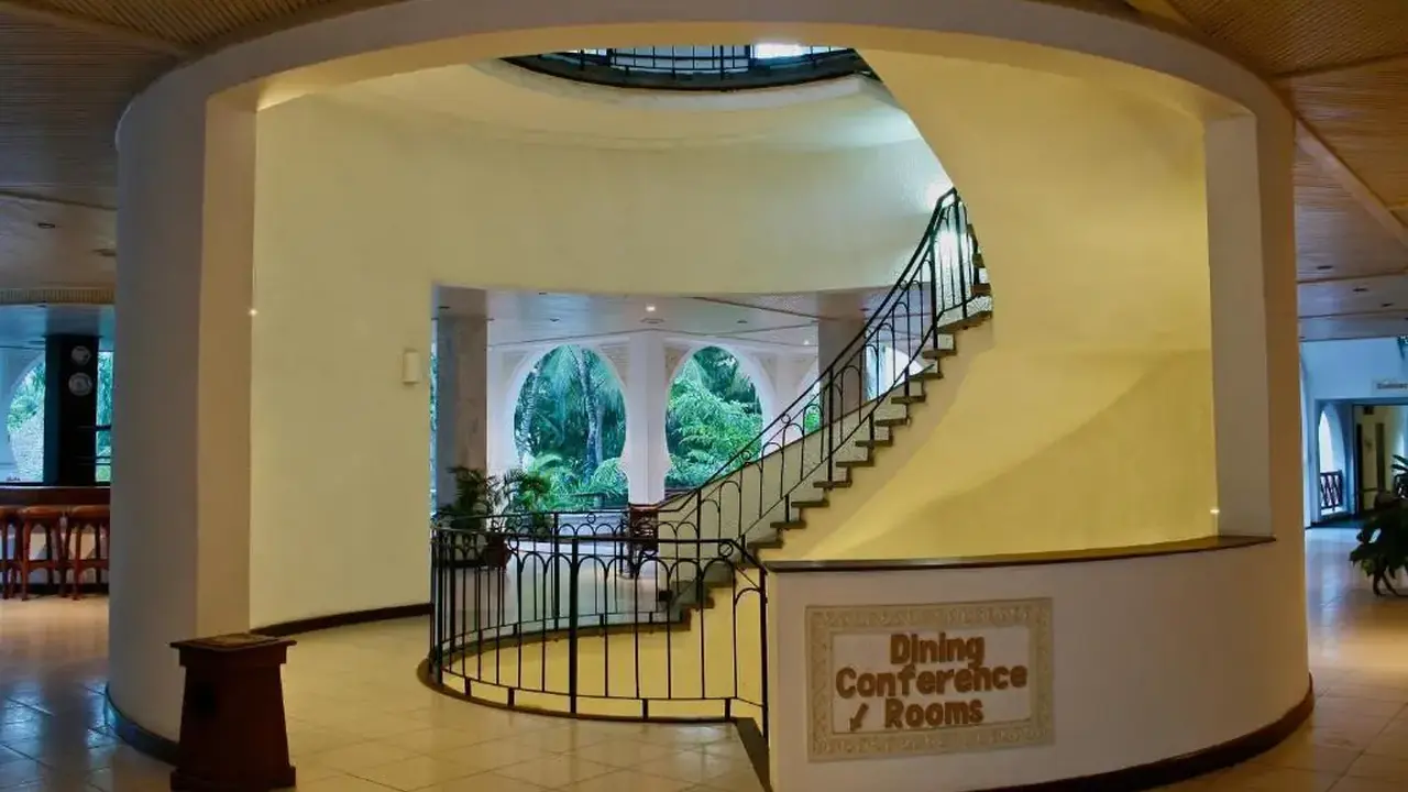 PLAZA BEACH HOTEL