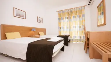 Plaza Real Aparthotel