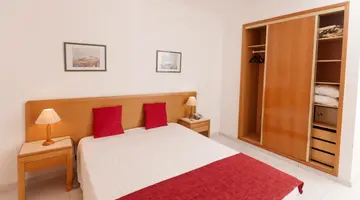Plaza Real Aparthotel