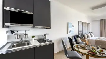 Plaza Regency Hotel (Suites)