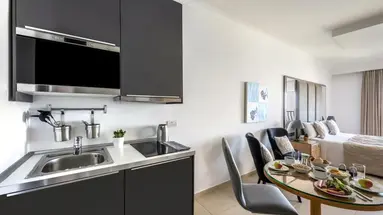 Plaza Regency Hotel (Suites)