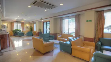 Plaza Regency Hotel (Suites)