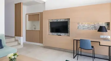 Plus Fariones Suite Hotel