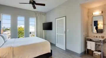 Plymouth Miami Beach