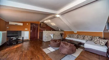 POD LOZOM ROOMS & APARTMENTS