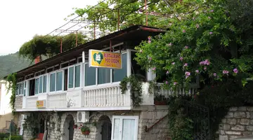 POD LOZOM ROOMS & APARTMENTS