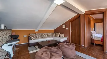 POD LOZOM ROOMS & APARTMENTS