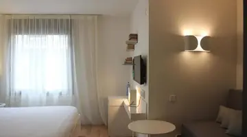 Pol & Grace Hotel