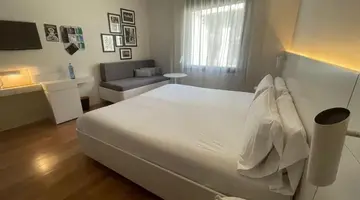 Pol & Grace Hotel