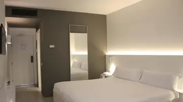 Pol & Grace Hotel