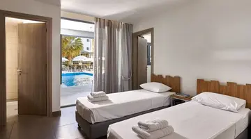 POLLIS HOTEL