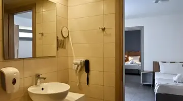 Pollis Hotel